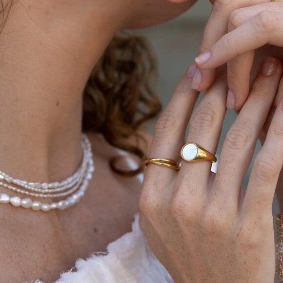 Gold Band Double Intertwined Crisscross Rings - Picture 4 of 8